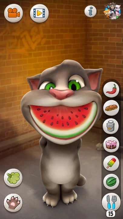 talking-tom-cat-mod-apk Cho Tom ăn những món ăn nó thích trong Talking Tom Cat MOD APK